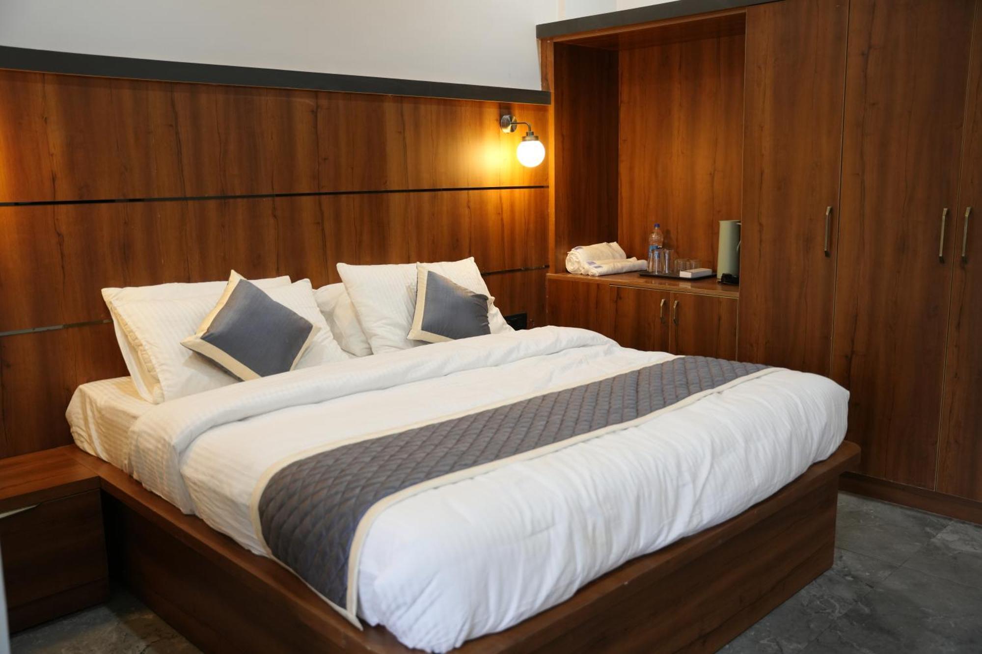 Sarvam Residency Hotel Szágar Kültér fotó