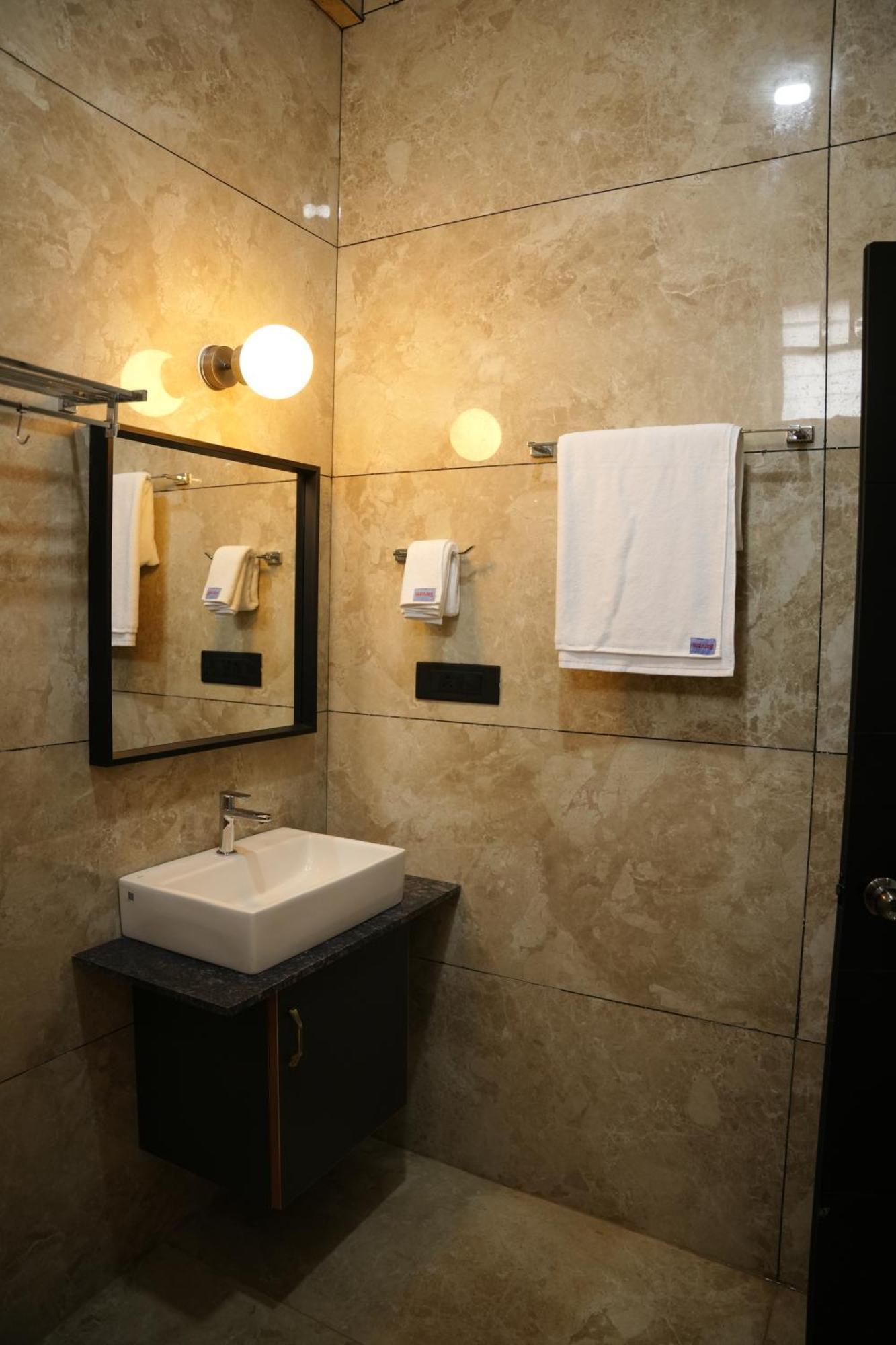 Sarvam Residency Hotel Szágar Kültér fotó